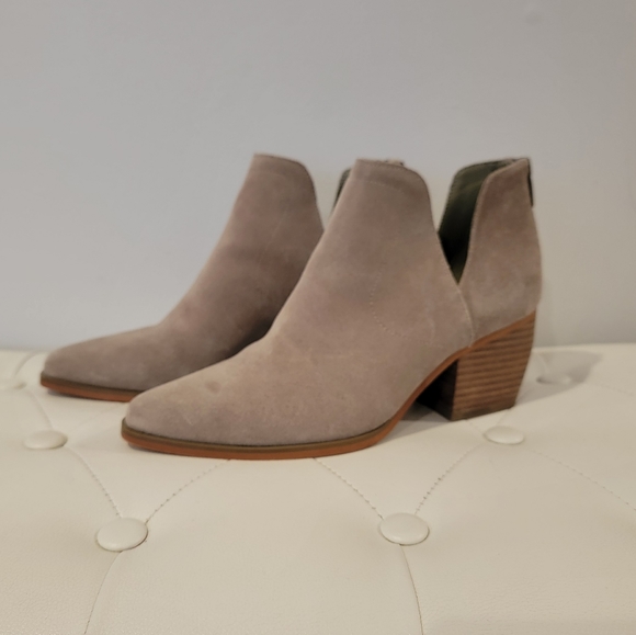 Vince Camuto Doralli Ankle Bootie Boots Womens Size 8.5M - Picture 2 of 11